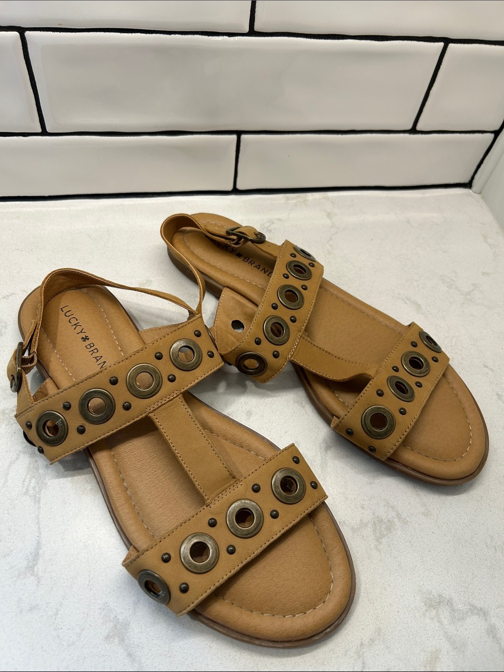 Lucky Brand Tan Grommet Studded Slingback T-Strap Flat Sandals Womens 11M Y2K